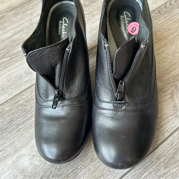 Clarks Artisan Smooth Buttery Leather  Zip Up Clogs Booties in Black - Picture 6 of 13